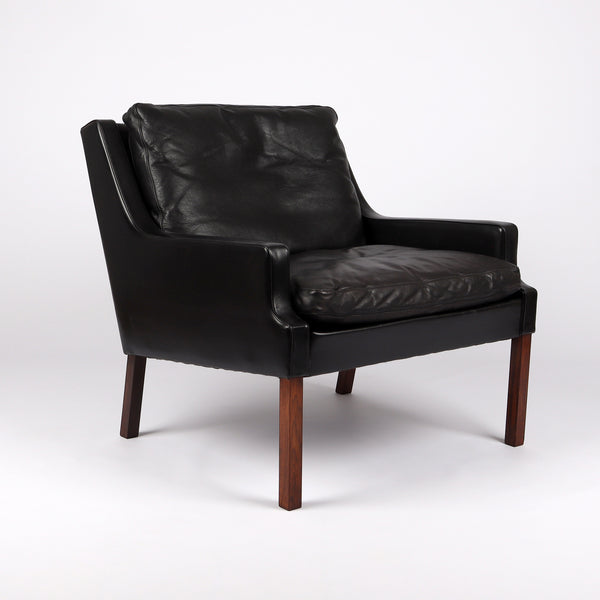 653 Domus Danica VP 66 Lounge Chair von Rud Thygesen – Frontalansicht eingedreht