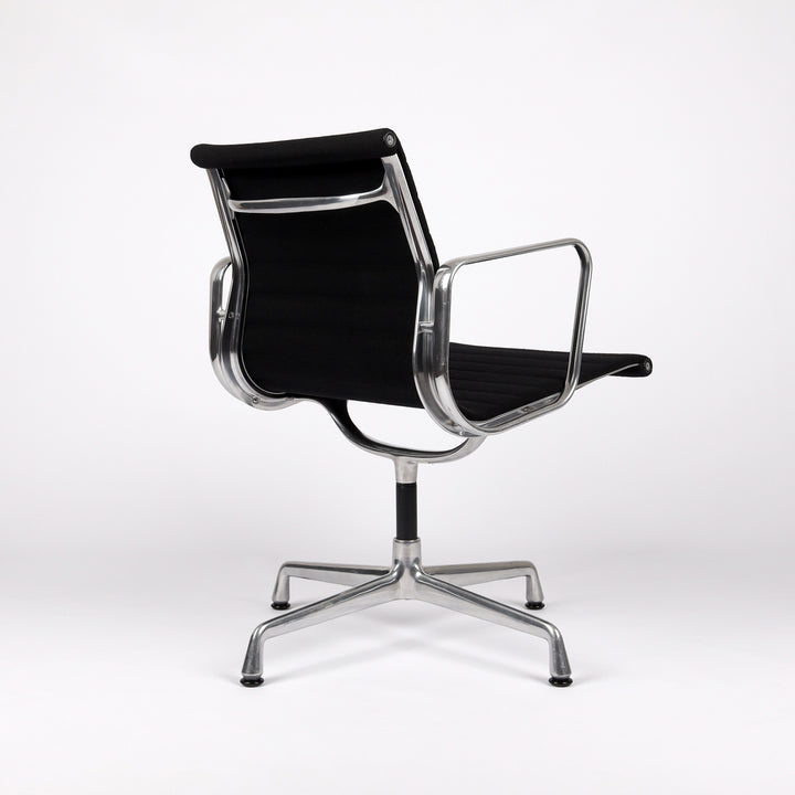 664 Vitra Aluminium Chair EA 108 Hopsak nero schwarz – Rückansicht