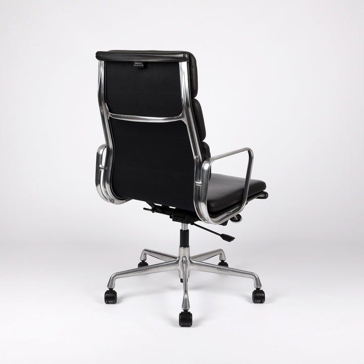 669 Vitra Soft Pad Chair EA 219 Leder nero schwarz – Rückansicht