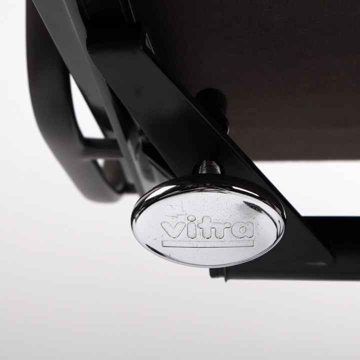 679 Vitra Eames Soft Pad Chair EA 217 Leder braun – Detailansicht Herstellernachweis Unterseite