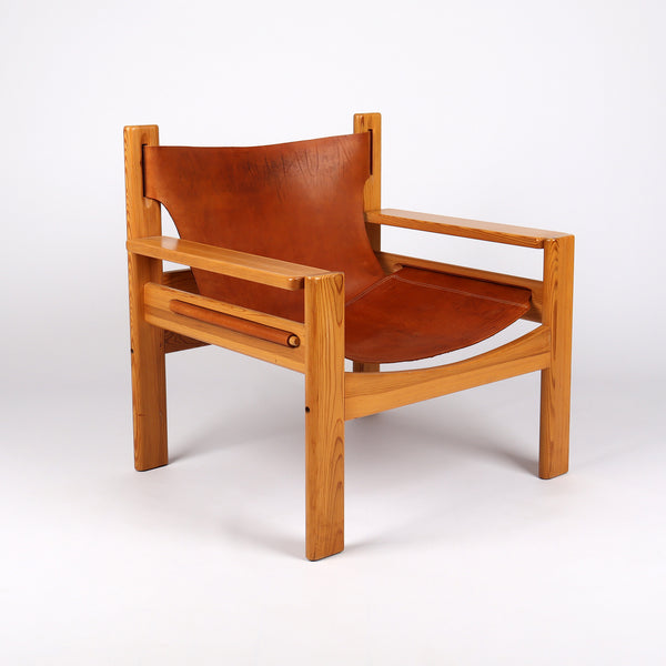 686 Mid Century Lounge Chair aus Kiefernholz und Leder – Frontalansicht eingedreht
