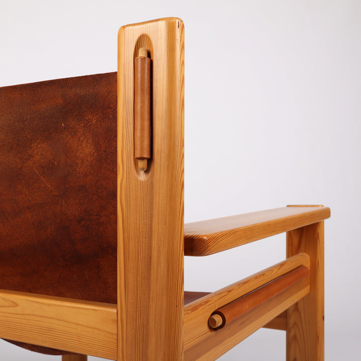 686 Mid Century Lounge Chair aus Kiefernholz und Leder – Detailansicht Rückseite