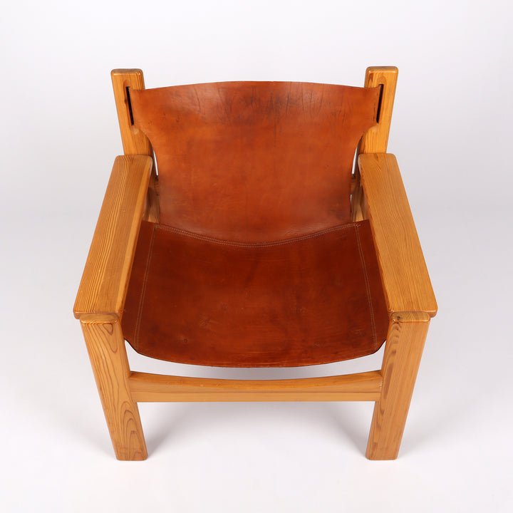 686 Mid Century Lounge Chair aus Kiefernholz und Leder – Frontalansicht von oben