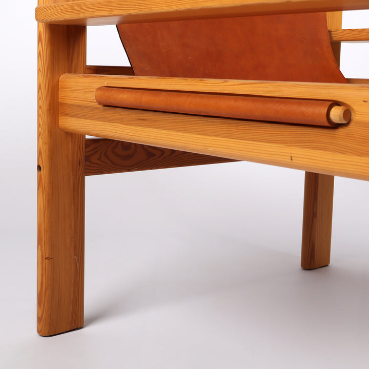 686 Mid Century Lounge Chair aus Kiefernholz und Leder – Detailansicht Gestell seitlich