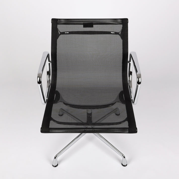 688 Vitra Eames Aluminium Chair EA 108 Mesh nero schwarz – Frontalansicht von oben