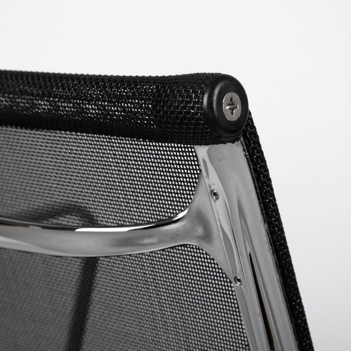 688 Vitra Eames Aluminium Chair EA 108 Mesh nero schwarz – Detailansicht Obere Rückenlehne von hinten