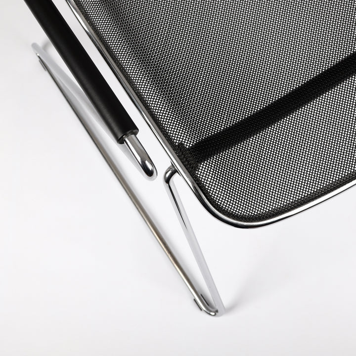 Anomina Castelli Penelope Chair von Charles Pollock – Detailansicht Armlehne rechts und Sitzfläche