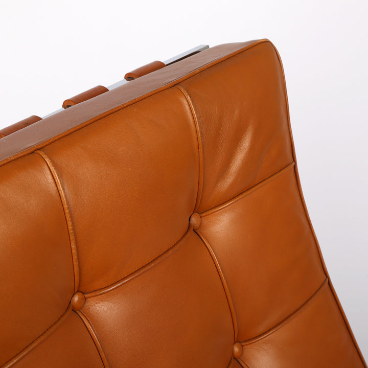 714 Knoll International Barcelona Chair von Mies van der Rohe – Detailansicht Obere Rückenlehne von vorne