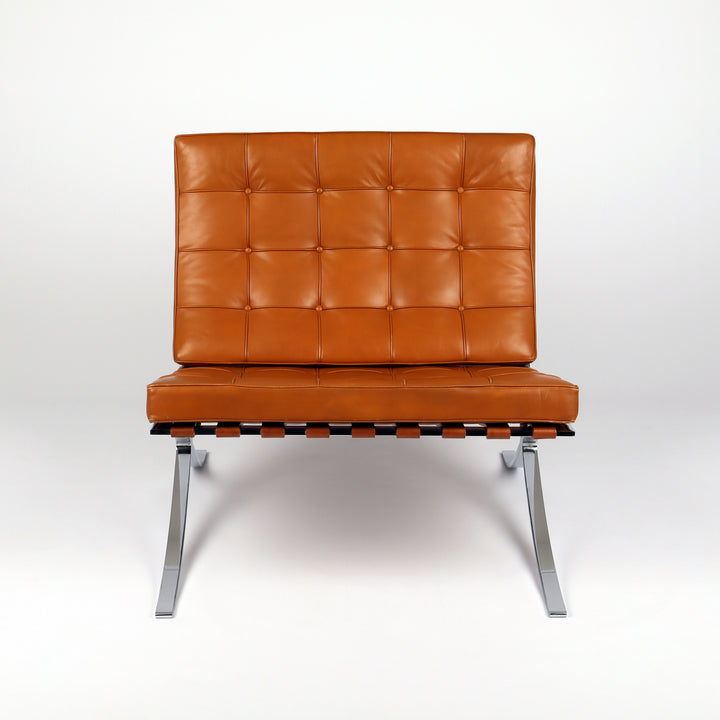 714 Knoll International Barcelona Chair von Mies van der Rohe – Frontalansicht