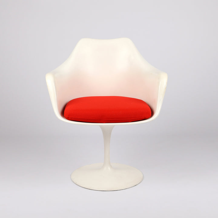 721 Knoll International Tulip Armchair von Eero Saarinen – Frontalansicht