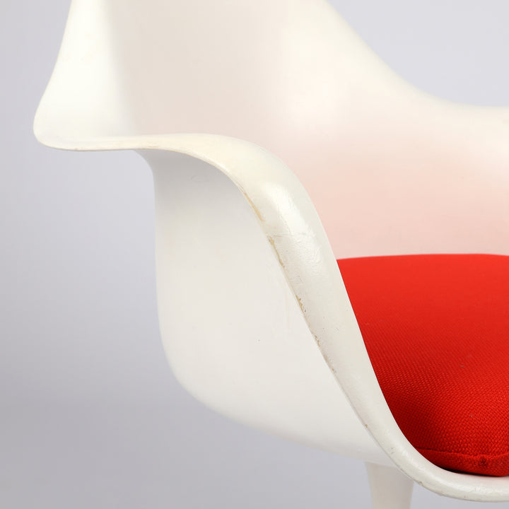 721 Knoll International Tulip Armchair von Eero Saarinen – Detailansicht Armlehne rechts