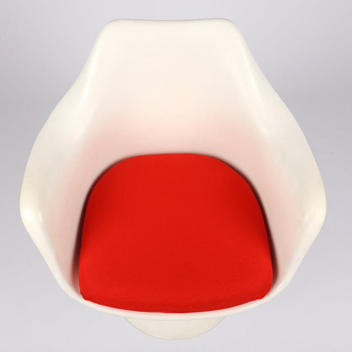 721 Knoll International Tulip Armchair von Eero Saarinen – Frontalansicht von oben
