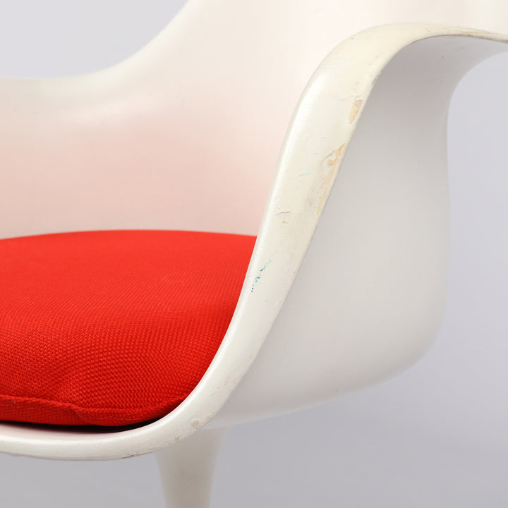 721 Knoll International Tulip Armchair von Eero Saarinen – Detailansicht Armlehne links