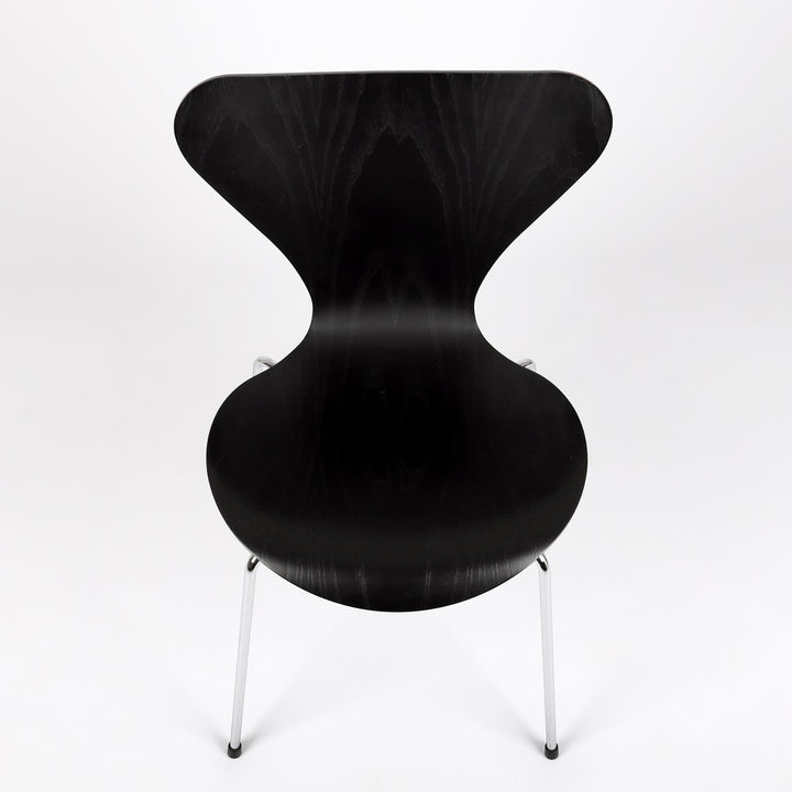 727 Fritz Hansen Stuhl der Serie 7 von Arne Jacobsen – Frontalansicht von oben
