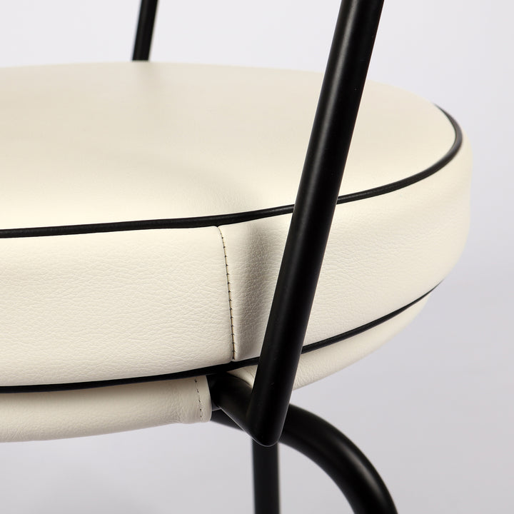 Cassina LC 7 Drehstuhl von Le Corbusier, Perriand und Jeanneret – Detailansicht Leder und Gestell seitlich