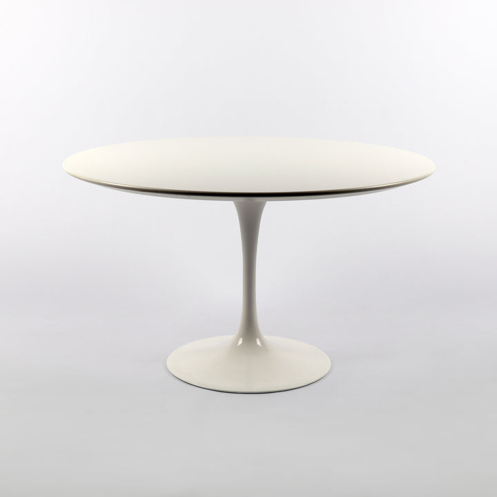 759 Knoll International Tulip Couchtisch von Eero Saarinen weiß – Frontalansicht