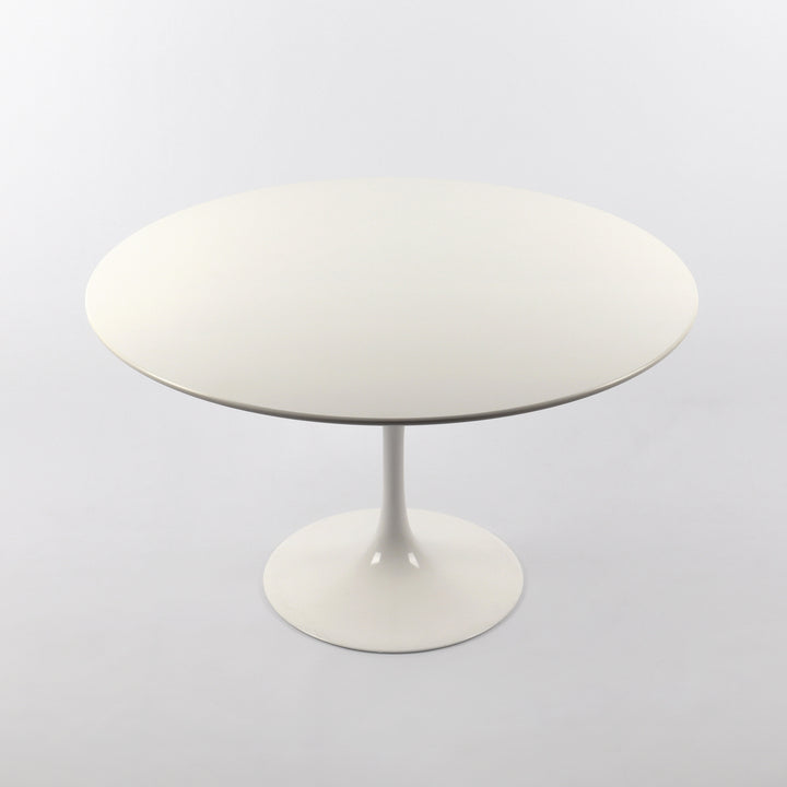 759 Knoll International Tulip Couchtisch von Eero Saarinen weiß – Frontalansicht von oben
