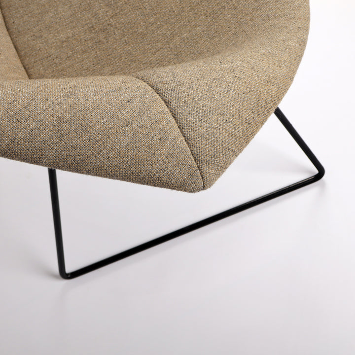 760 Knoll International Diamond Chair von Harry Bertoia Vollpolster beige – Detailansicht Armlehne rechts