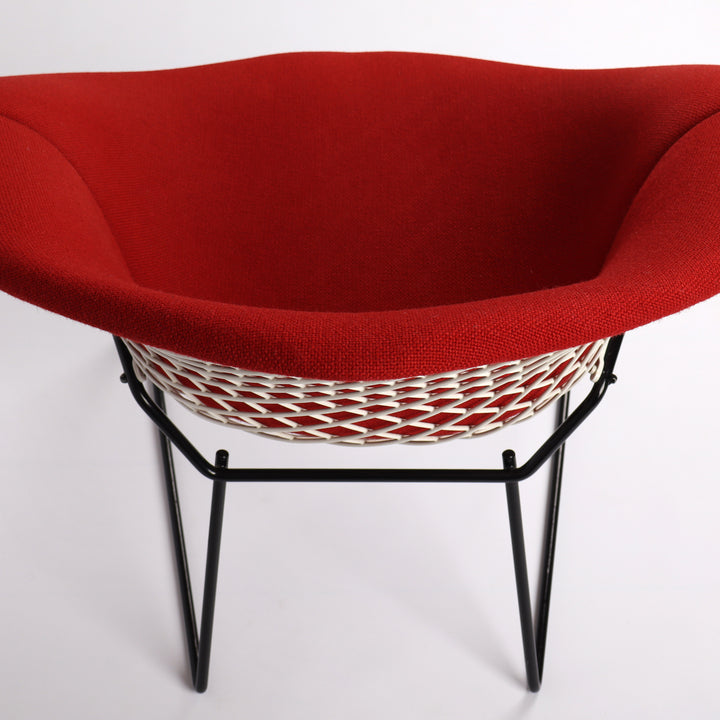 762 Knoll International Diamond Chair von Harry Bertoia Vollpolster rot – Detailansicht Rückseite und Sitzfläche von oben