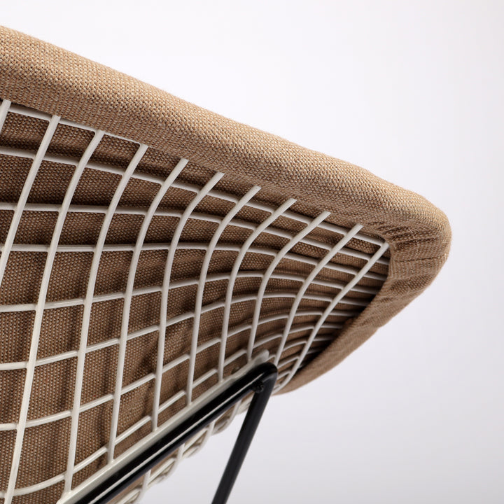 763 Knoll International Diamond Chair von Harry Bertoia Vollpolster beige – Detailansicht Gestell seitlich