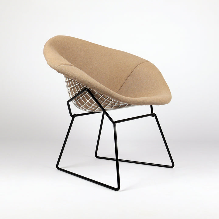 763 Knoll International Diamond Chair von Harry Bertoia Vollpolster beige – Frontalansicht eingedreht