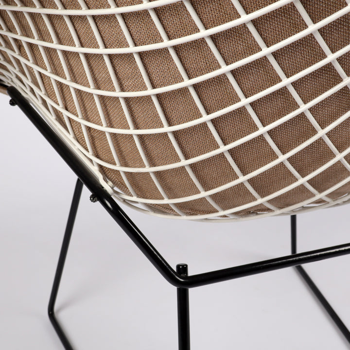 763 Knoll International Diamond Chair von Harry Bertoia Vollpolster beige – Detailansicht Unteres Gestell von hinten