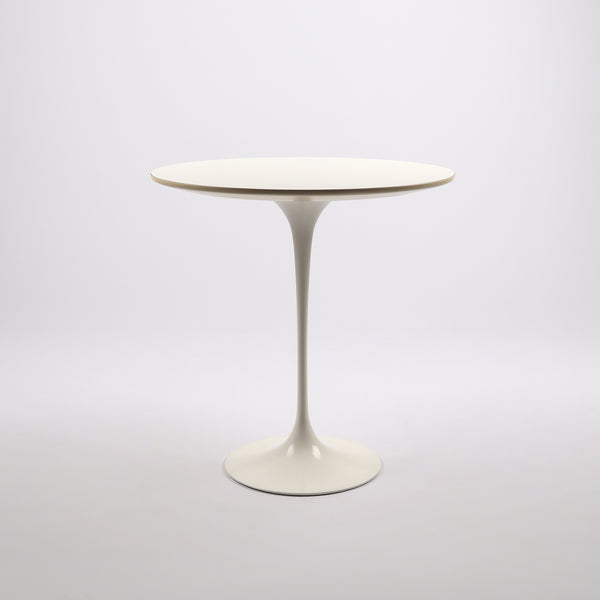 764 Knoll International Tulip Tisch von Eero Saarinen Beistelltisch weiß –Frontalansicht