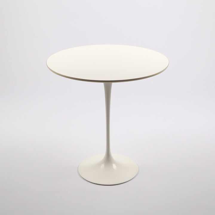 764 Knoll International Tulip Tisch von Eero Saarinen Beistelltisch weiß – Frontalansicht von oben