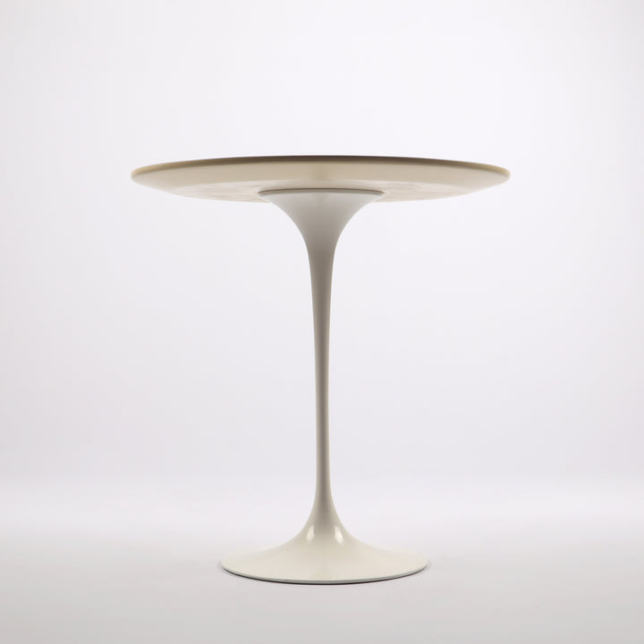 764 Knoll International Tulip Tisch von Eero Saarinen Beistelltisch weiß –Frontalansicht von unten