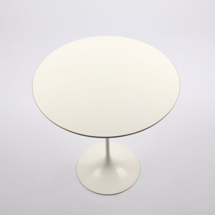 764 Knoll International Tulip Tisch von Eero Saarinen Beistelltisch weiß –Detailansicht Tischplatte von oben