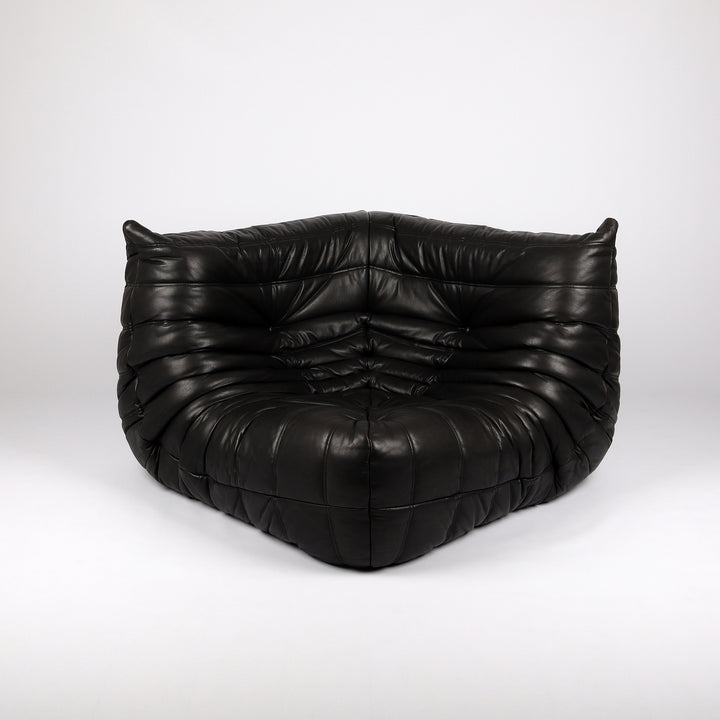 767 Ligne Roset Togo Ecksofa von Michel Ducaroy Leder schwarz – Frontalansicht