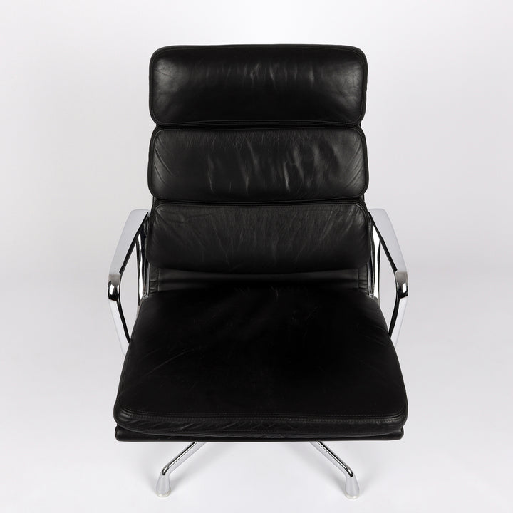 768 Vitra Eames Soft Pad Chair EA 216 Leder nero schwarz – Frontalansicht von oben