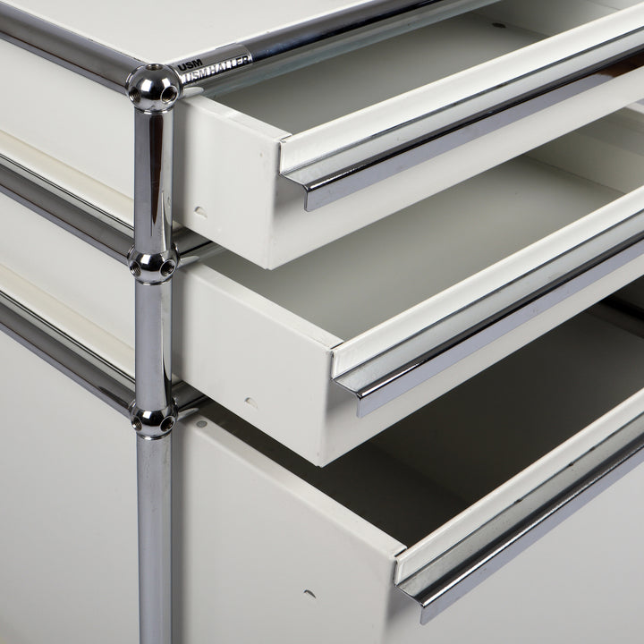 779 USM Rollcontainer Rollschrank lichtgrau – Detailansicht Schubladen geöffnet