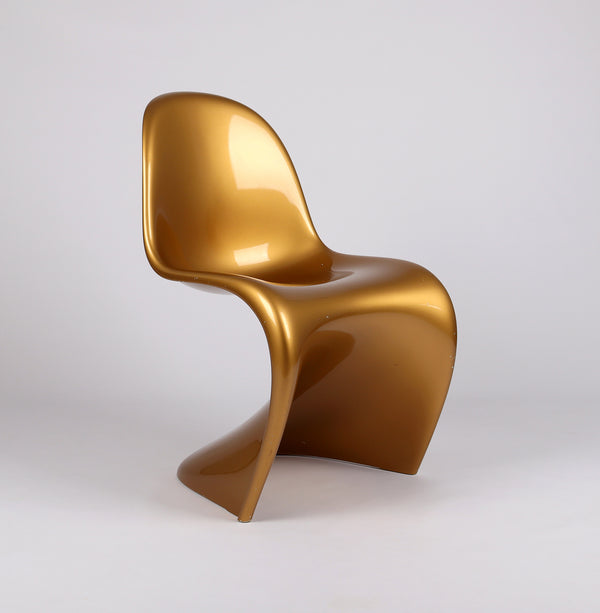 780 Limitierter Vitra Panton Chair von Verner Panton gold Sonderedition – Frontalansicht eingedreht