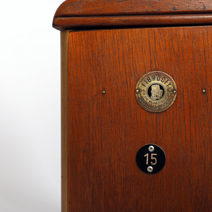 782 Mid-Century Kinosessel von Fibrocit – Detailansicht Herstellernachweis und Reihennummer seitlich