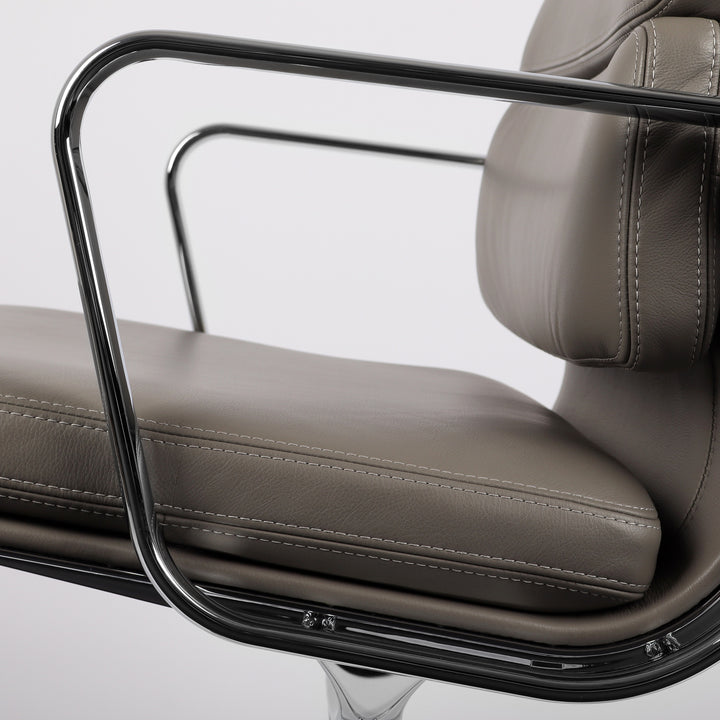 783 Vitra Eames Soft Pad Chair EA 208 Premium Leder zement – Detailansicht Seitenprofile