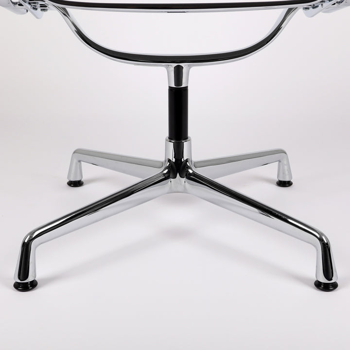 783 Vitra Eames Soft Pad Chair EA 208 Premium Leder zement – Detailansicht Gestell