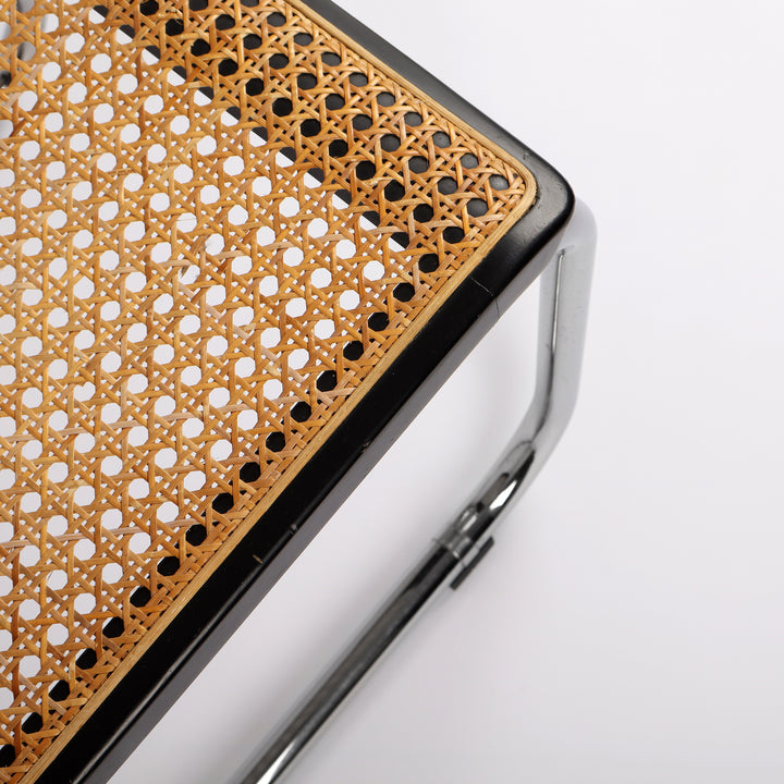 787 Thonet S 32 Freischwinger Stuhl von Marcel Breuer – Detailansicht Sitzfläche vorne rechts