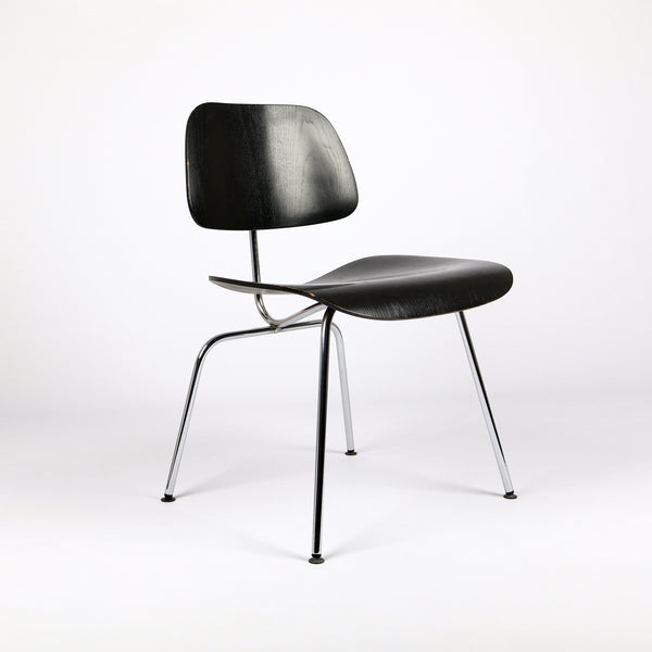 788 Vitra Eames Plywood Group DCM Dining Chair – Frontalansicht eingedreht