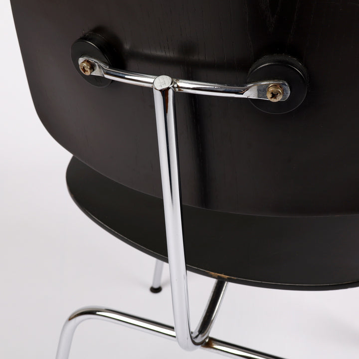788 Vitra Eames Plywood Group DCM Dining Chair – Detailansicht Rückenlehne von hinten