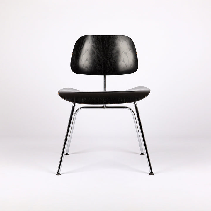 788 Vitra Eames Plywood Group DCM Dining Chair – Frontalansicht