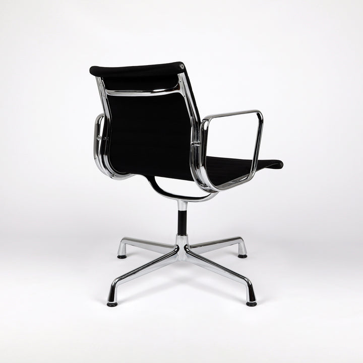 790 Vitra Eames Aluminium Chair EA 108 Hopsak nero schwarz – Rückansicht