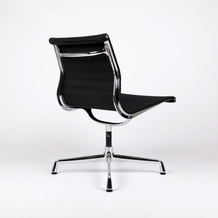 794 Vitra Eames Aluminium Chair EA 105 Hopsak nero – Rückansicht