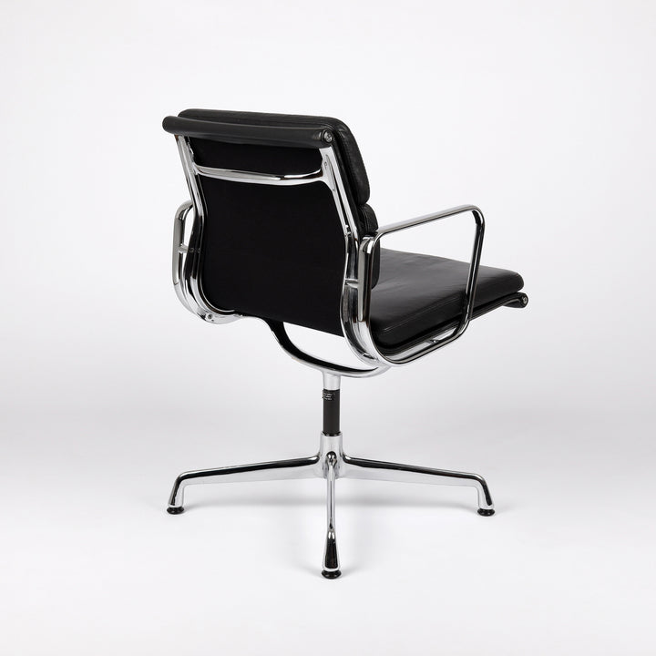 795 Vitra Soft Pad Chair EA 207 Leder nero – Rückansicht