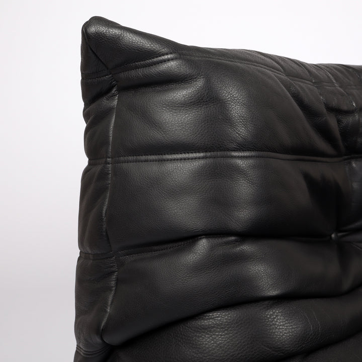 796 Ligne Roset Togo Zweisitzer Sofa von Michel Ducaroy Kyoto Leder schwarz – Detailansicht Rückenlehne