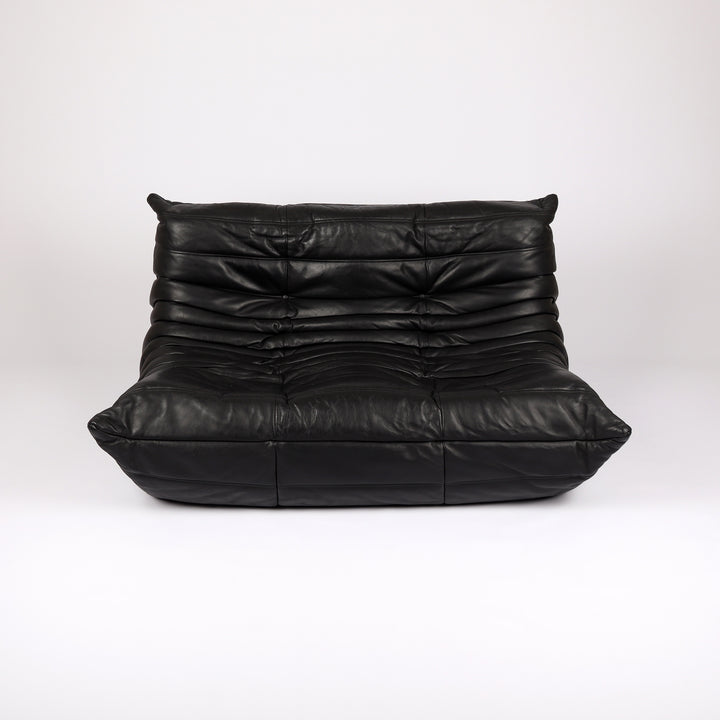 796 Ligne Roset Togo Zweisitzer Sofa von Michel Ducaroy Kyoto Leder schwarz – Frontalansicht