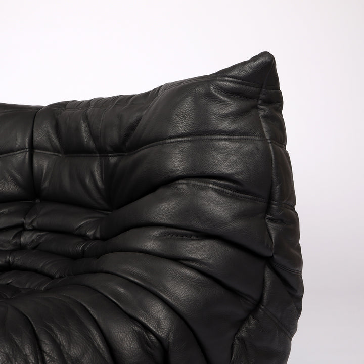 797 Ligne Roset Togo Ecksofa Michel Ducaroy Kyoto Leder schwarz – Detailansicht Rückenlehne links