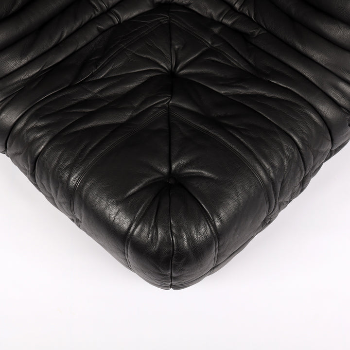 797 Ligne Roset Togo Ecksofa Michel Ducaroy Kyoto Leder schwarz – Detailansicht Sitzfläche