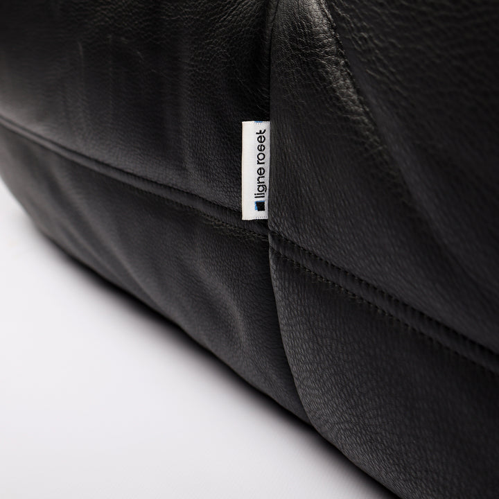 797 Ligne Roset Togo Ecksofa Michel Ducaroy Kyoto Leder schwarz – Detailansicht Herstellernachweis Rückseite