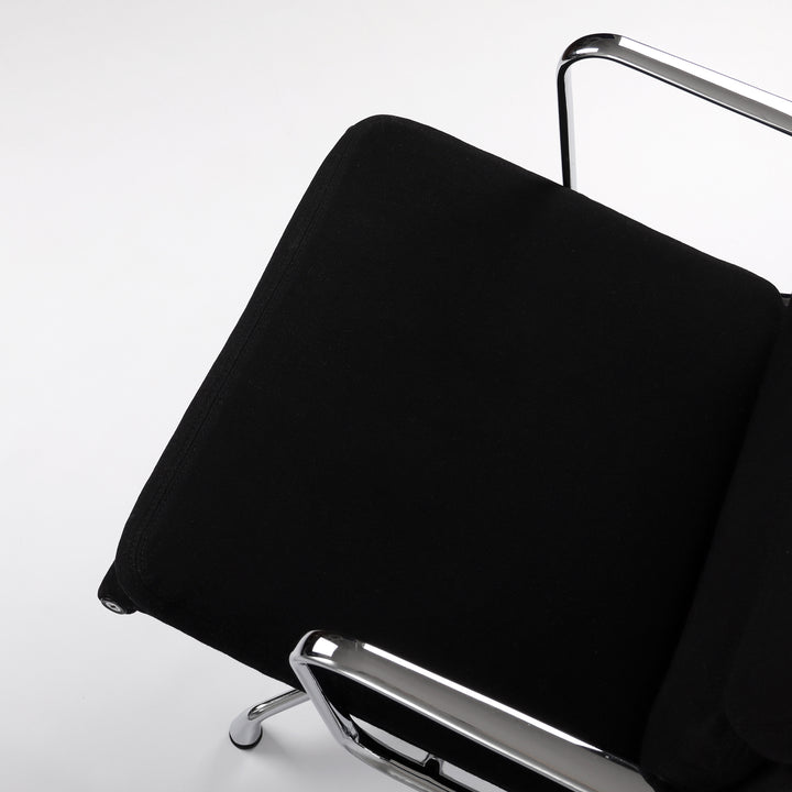 798 Vitra Soft Pad Chair EA 207 Cosy schwarz – Detailansicht Sitzfläche